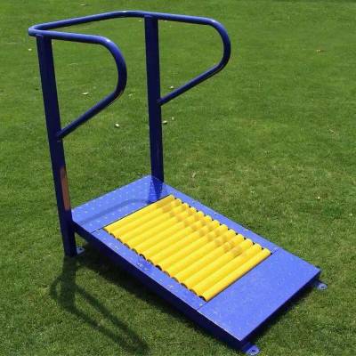 晋中塑木健身器材广场 老年人健身器材与棋盘桌的巧妙结合